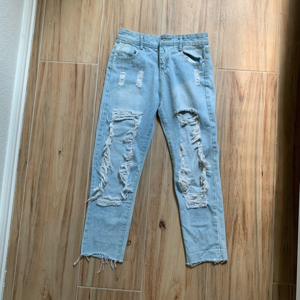 Baggy ripped jeans